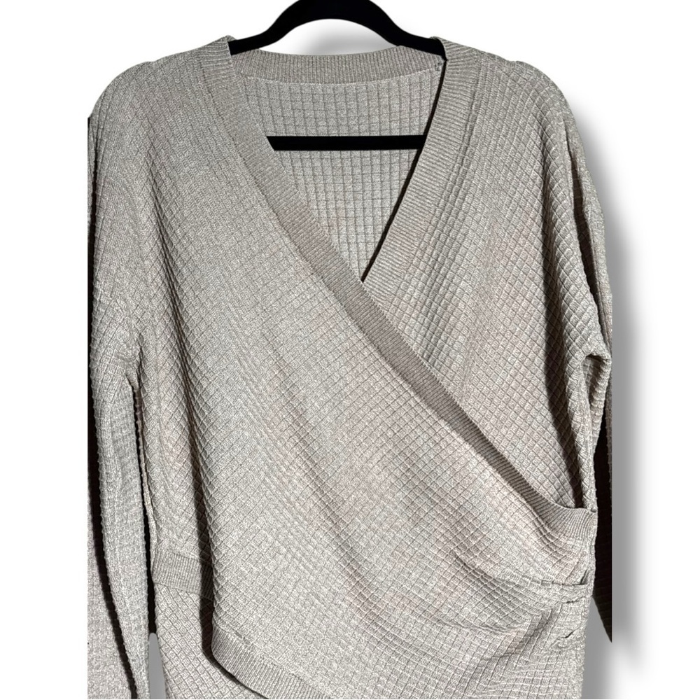Unbranded Chic Cozy Cream V-Neck Wrap Front Long Sleeve Knit Size Large Sweater - Picture 14 of 16